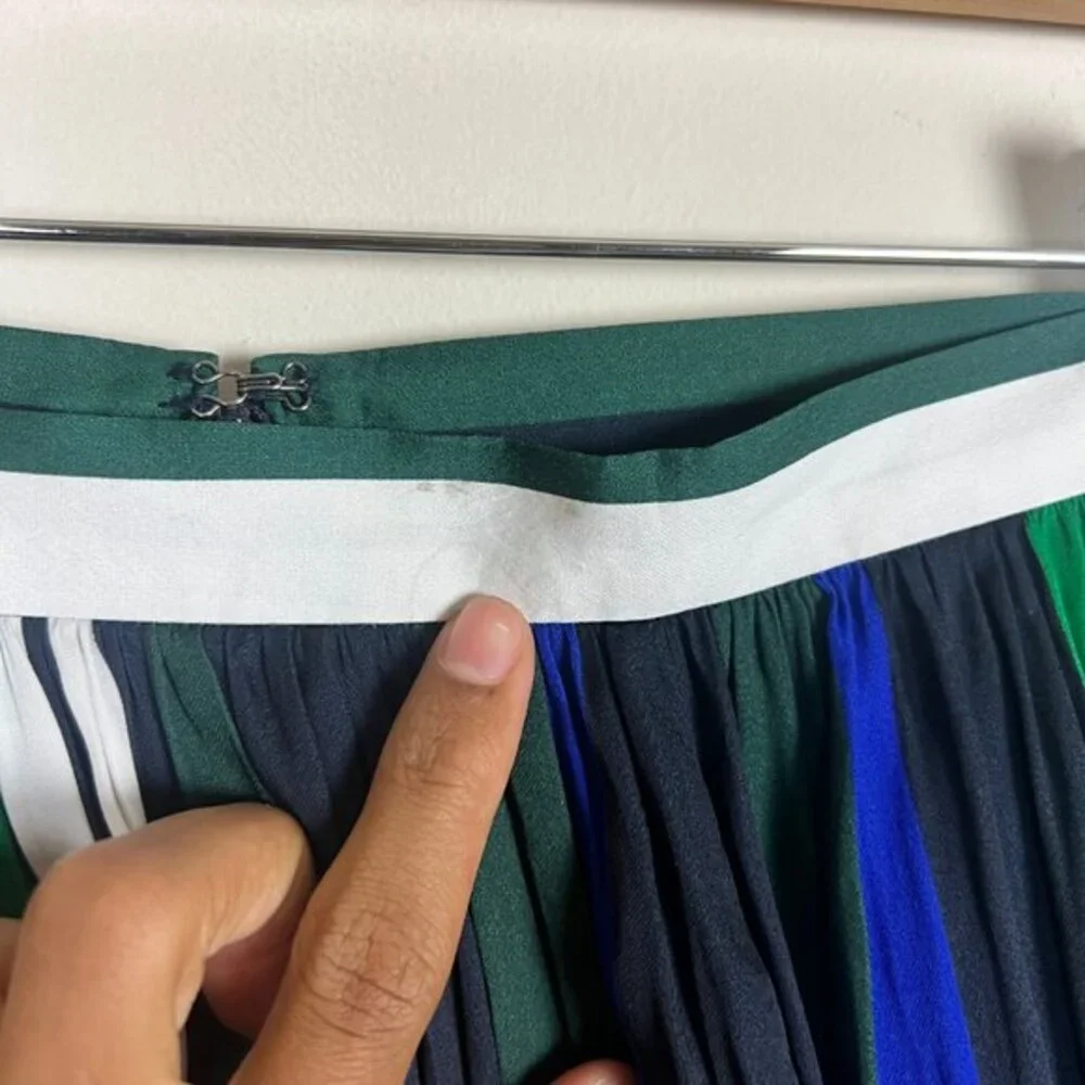 2/$30 Banana Republic Multicolor Shirred Pleated Striped Mini Skirt Size  4‎